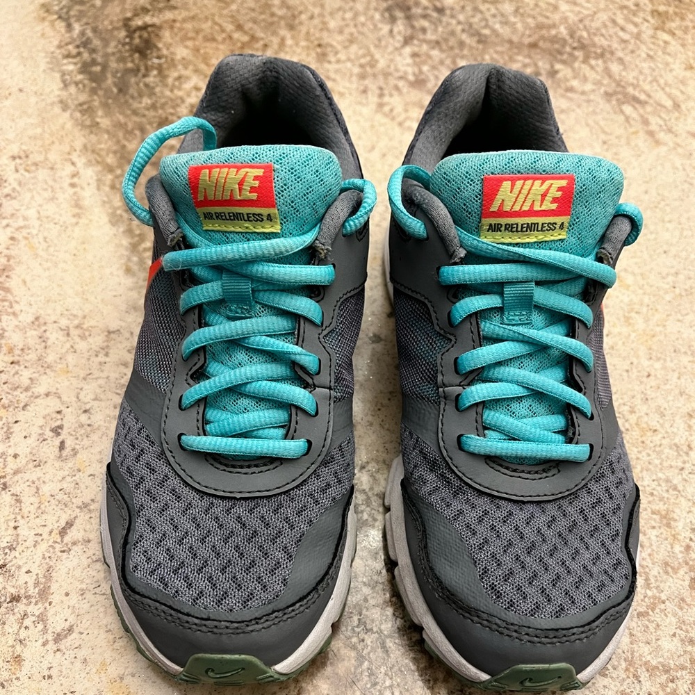 Womens Nike Shoe Size 6